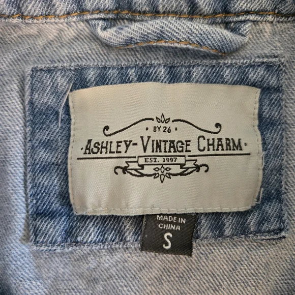 ASHLEY-VINTAGE CHARMM Light Blue Distressed Denim Jacket - Picture 8 of 9